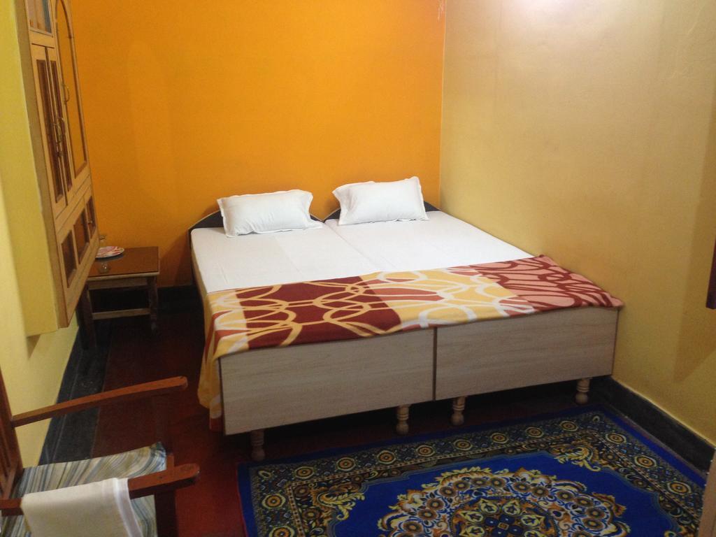 Paradise Inn Guest House Varanasi Room photo