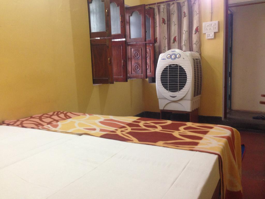 Paradise Inn Guest House Varanasi Room photo